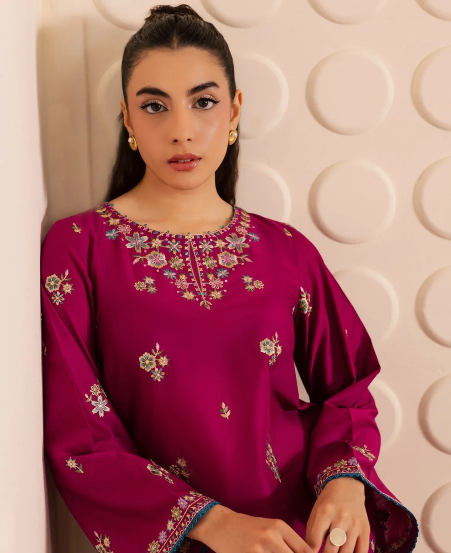 Lamha-Unstiched Lawn 2pc Embroidered