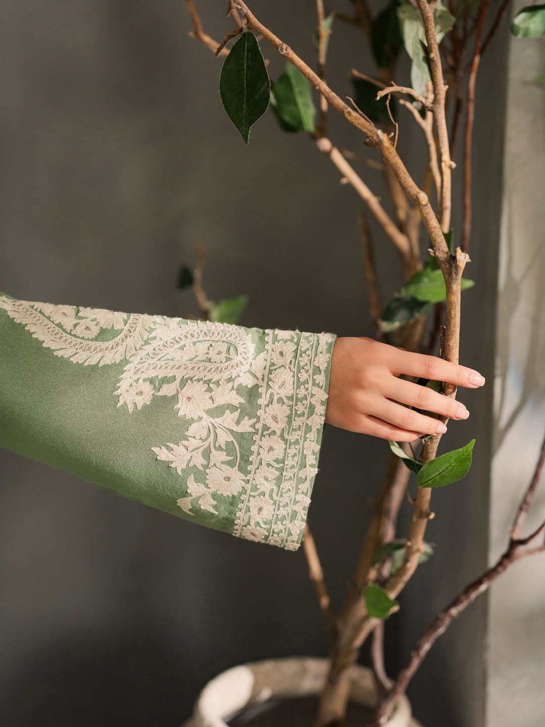 Mahveen – Unstiched Elegant Embroidered Dress